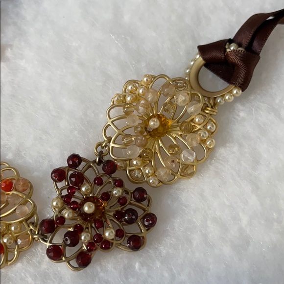 Flower bib necklace - Picture 11 of 11